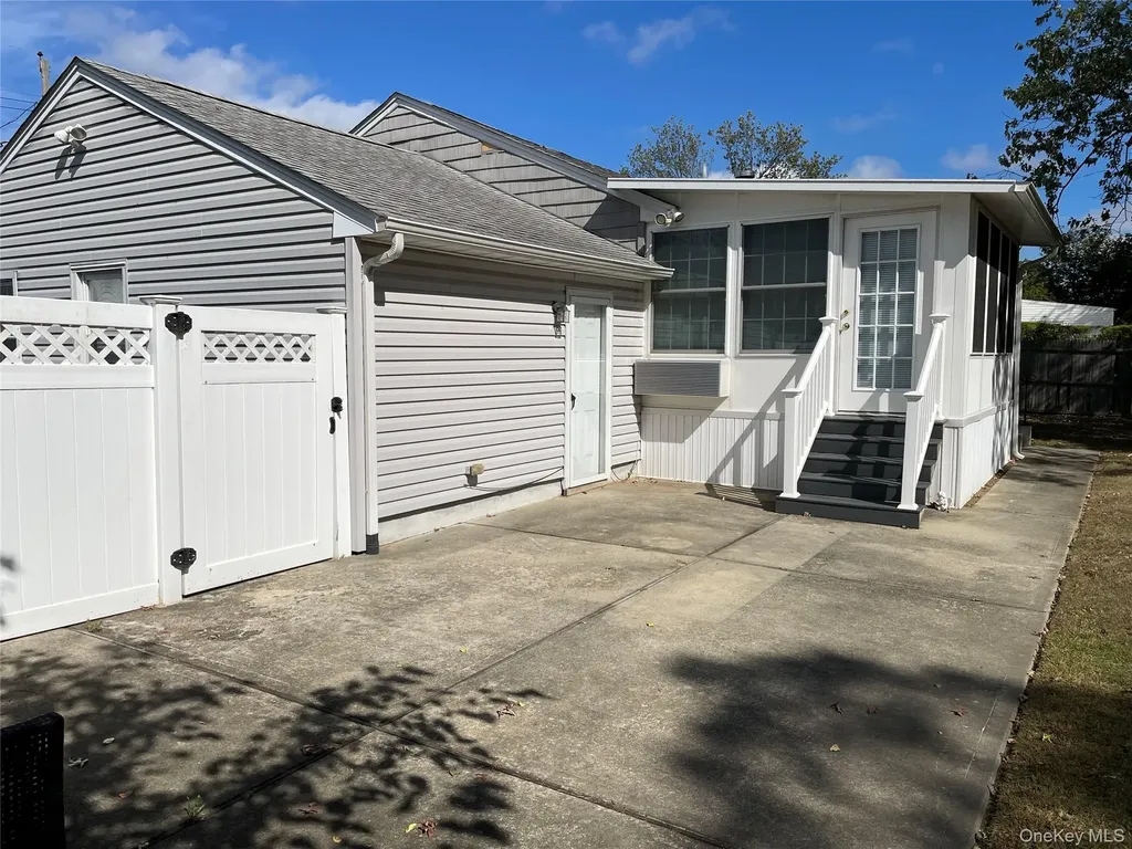 1321 7th Street West Babylon NY 11704