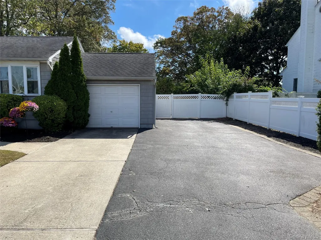 1321 7th Street West Babylon NY 11704
