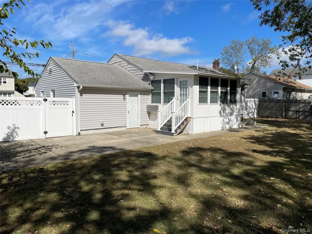 1321 7th Street West Babylon NY 11704