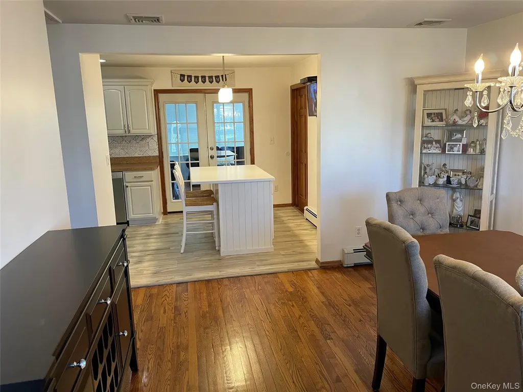 1321 7th Street West Babylon NY 11704
