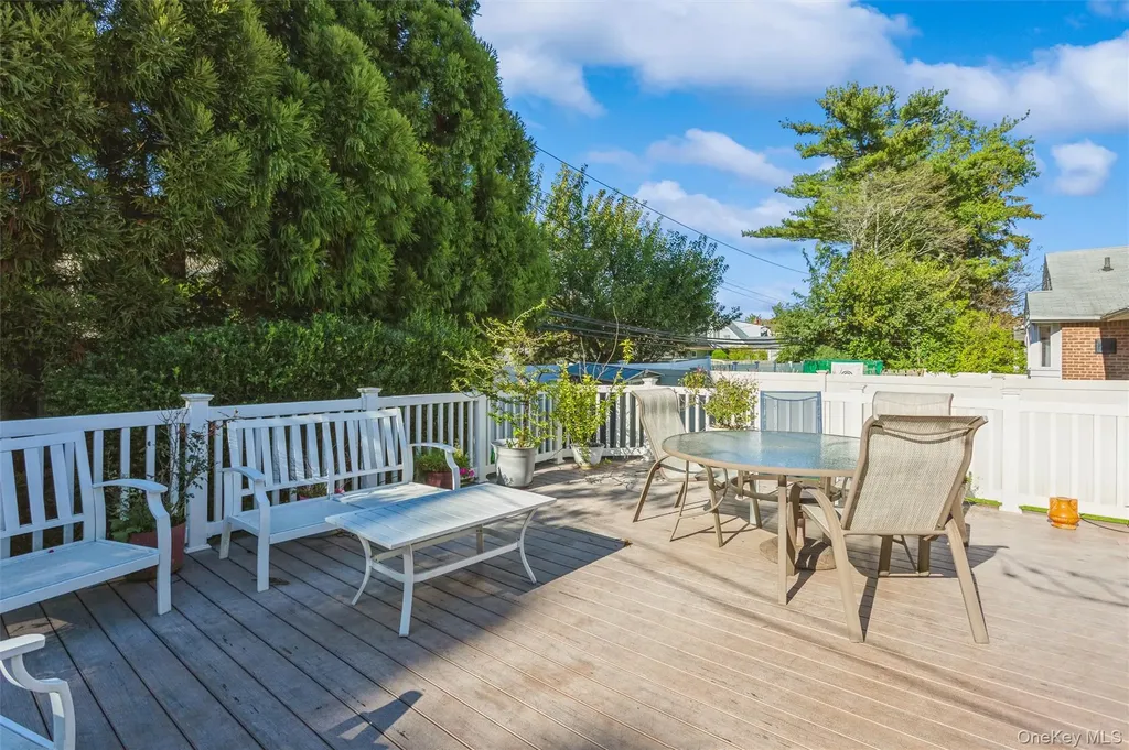 23 Glen Road Jericho NY 11590