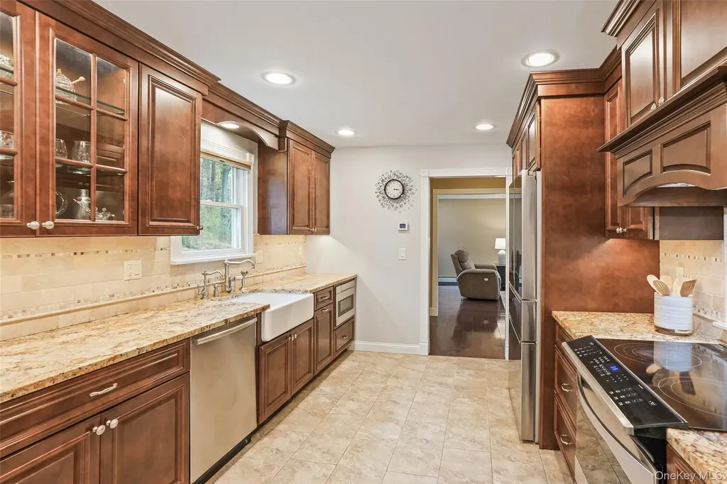 4 Wayacross Road Mahopac NY 10541