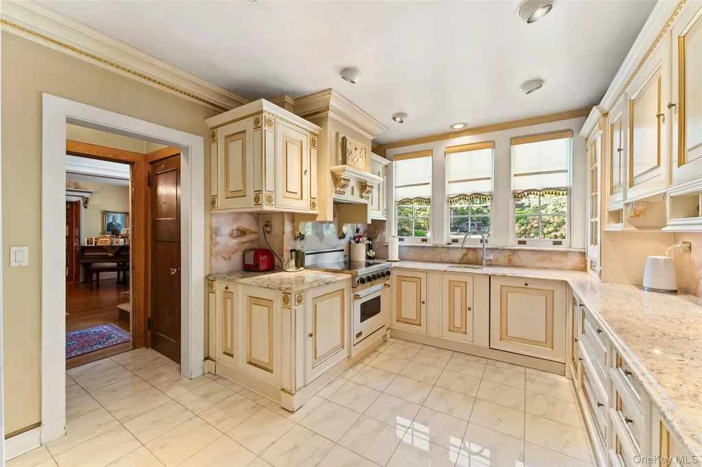 12 Hewitt Avenue Bronxville NY 10708