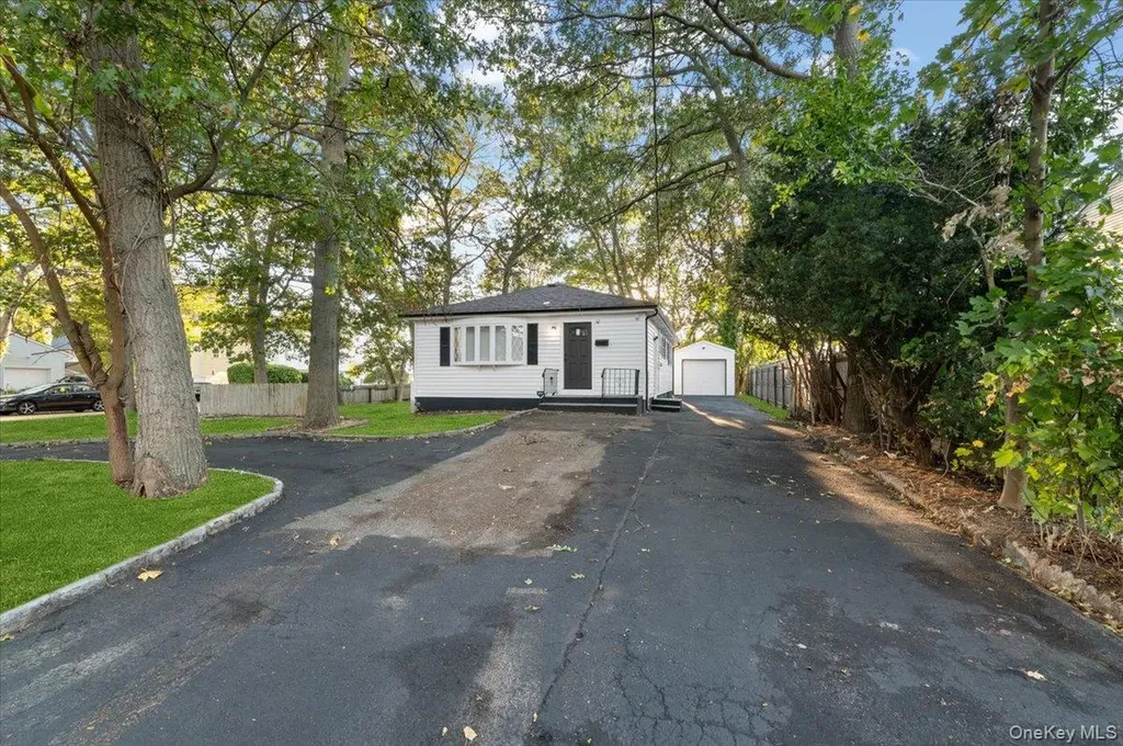 1358 Saxon Avenue Bay Shore NY 11706