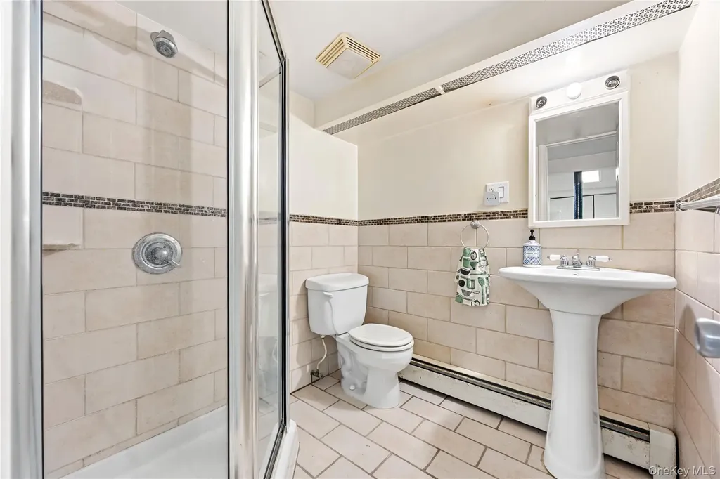 38 Primrose Drive New Hyde Park NY 11040