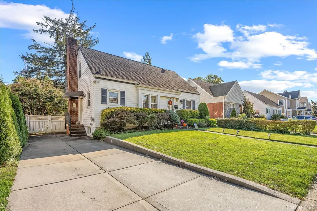 38 Primrose Drive New Hyde Park NY 11040
