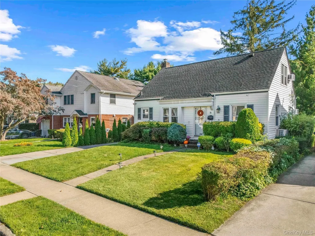 38 Primrose Drive New Hyde Park NY 11040