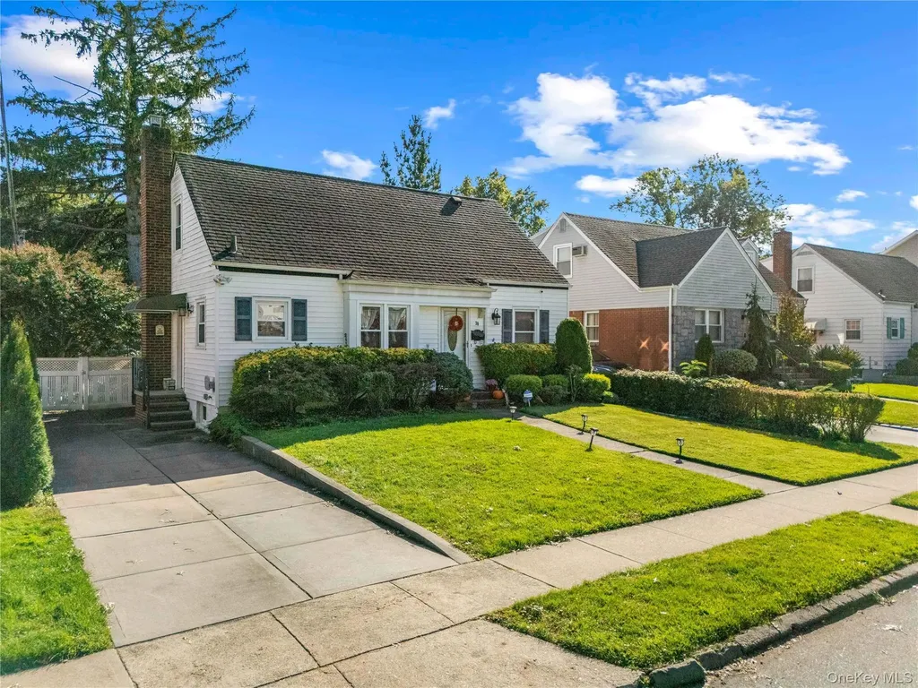 38 Primrose Drive New Hyde Park NY 11040