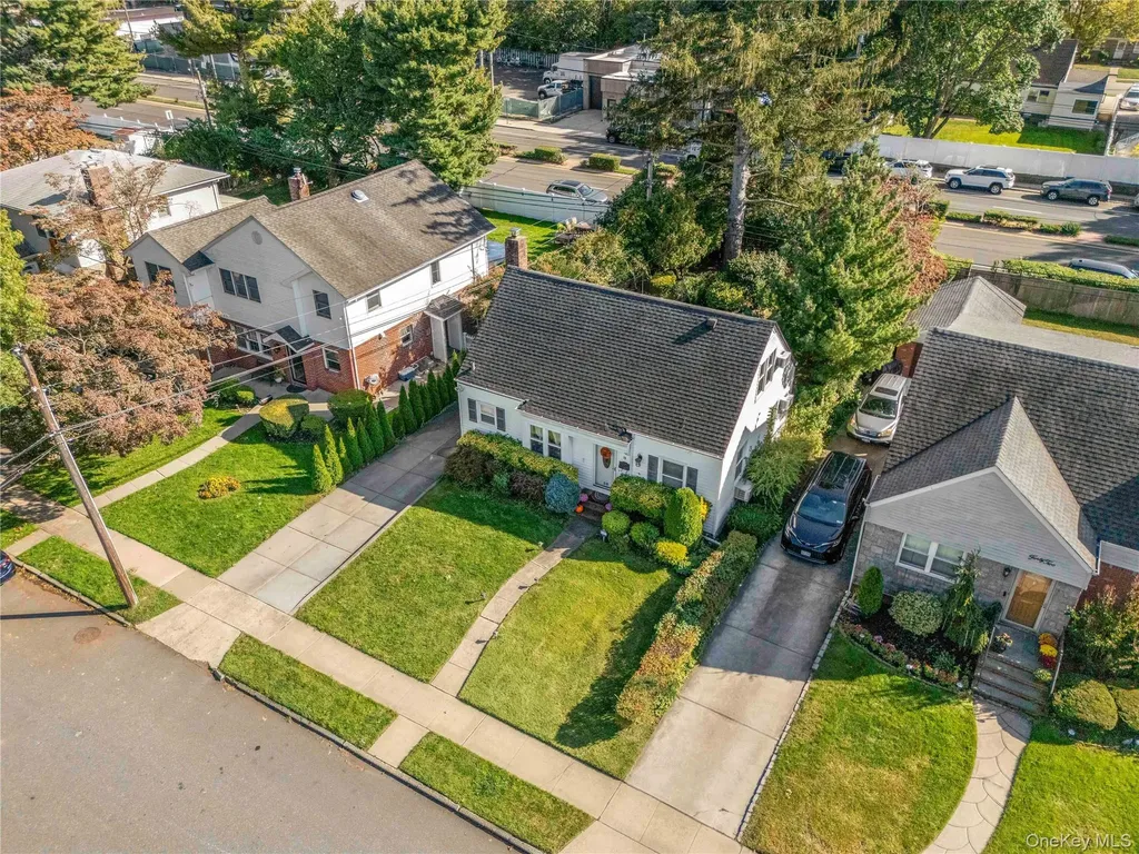 38 Primrose Drive New Hyde Park NY 11040