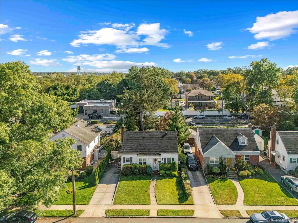 38 Primrose Drive New Hyde Park NY 11040