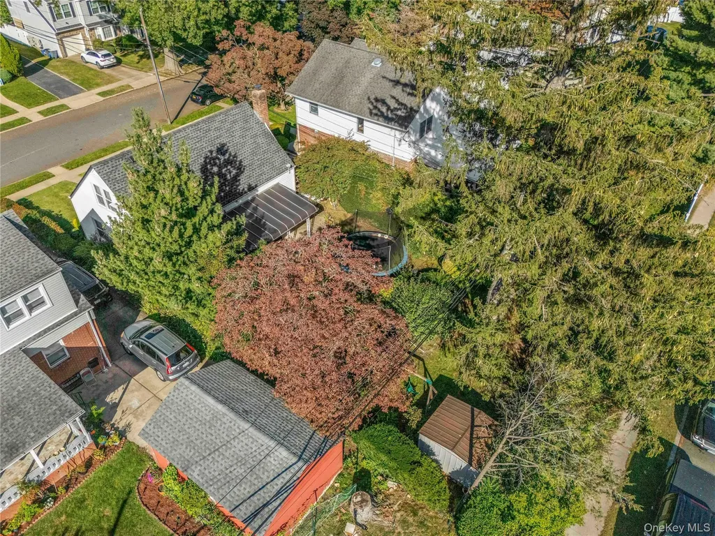 38 Primrose Drive New Hyde Park NY 11040