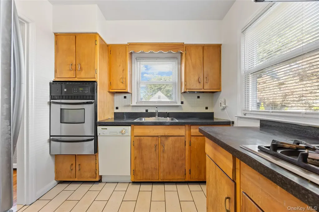 38 Primrose Drive New Hyde Park NY 11040