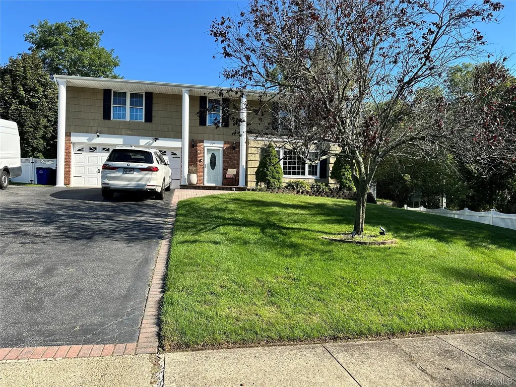209 Old Post Drive Hauppauge NY 11788
