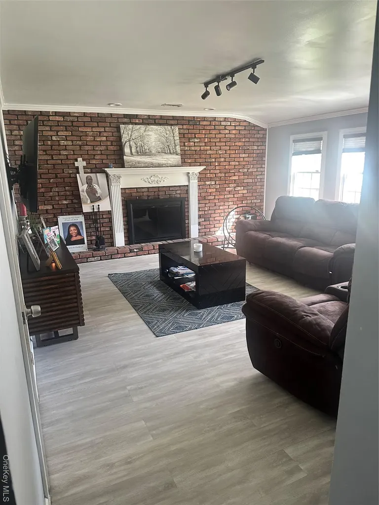 209 Old Post Drive Hauppauge NY 11788