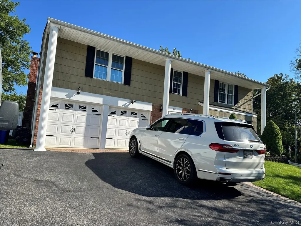 209 Old Post Drive Hauppauge NY 11788