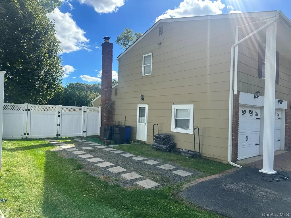209 Old Post Drive Hauppauge NY 11788