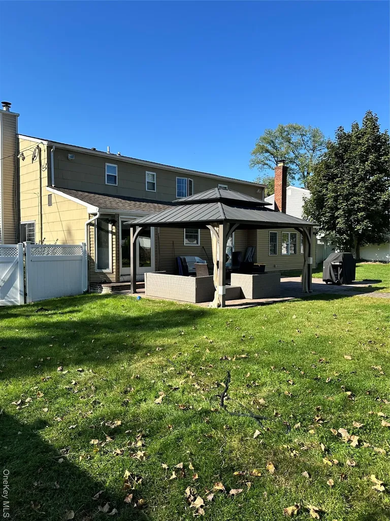 209 Old Post Drive Hauppauge NY 11788