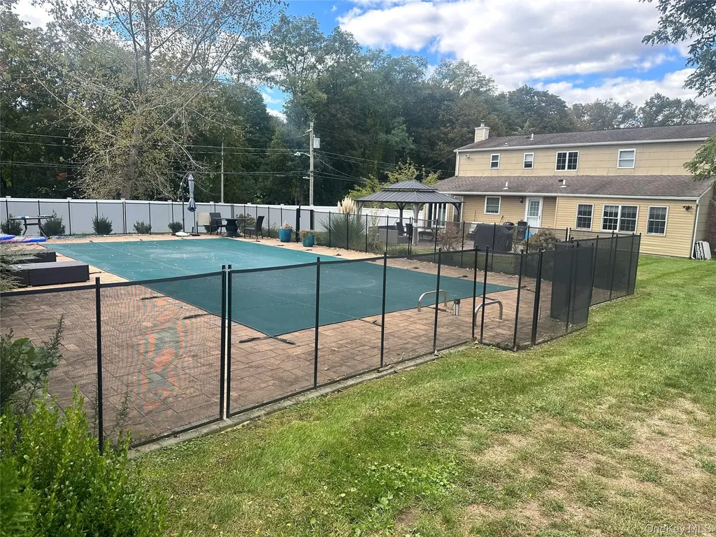 209 Old Post Drive Hauppauge NY 11788