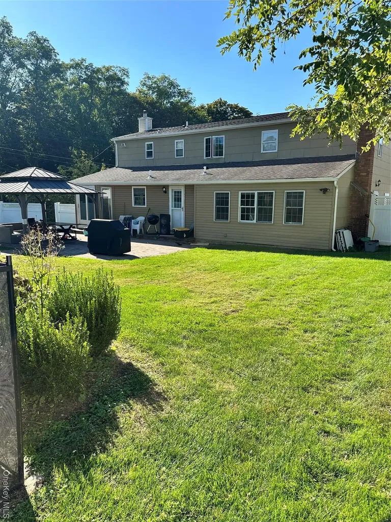 209 Old Post Drive Hauppauge NY 11788