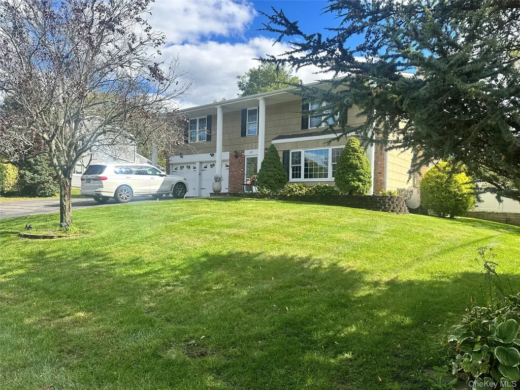 209 Old Post Drive Hauppauge NY 11788