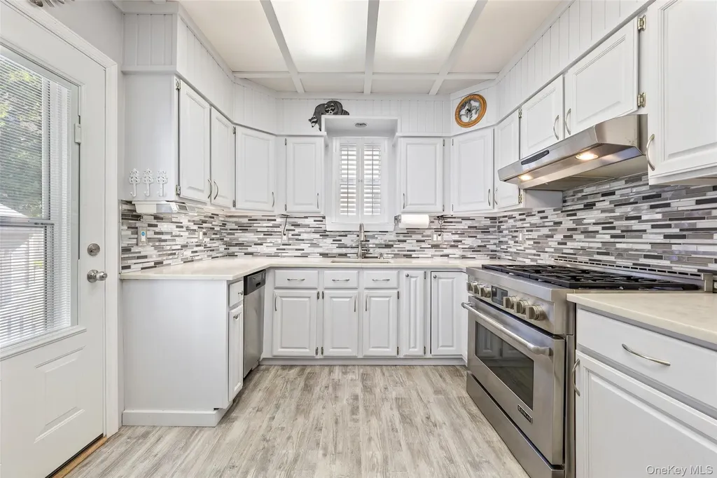 1946 Tomlinson Avenue Bronx NY 10461
