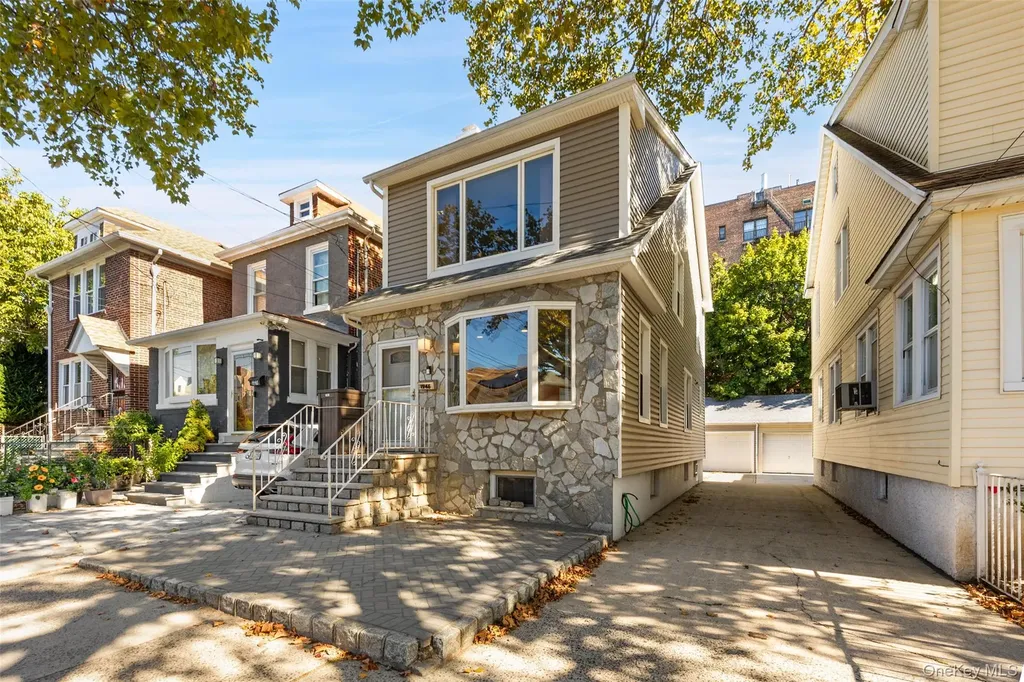 1946 Tomlinson Avenue Bronx NY 10461
