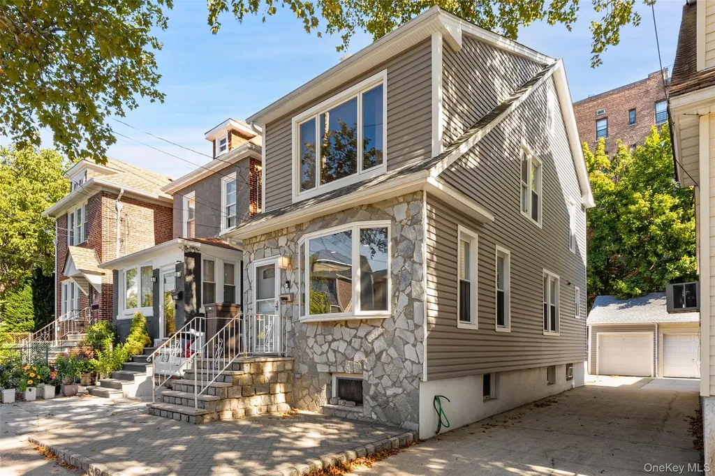 1946 Tomlinson Avenue Bronx NY 10461
