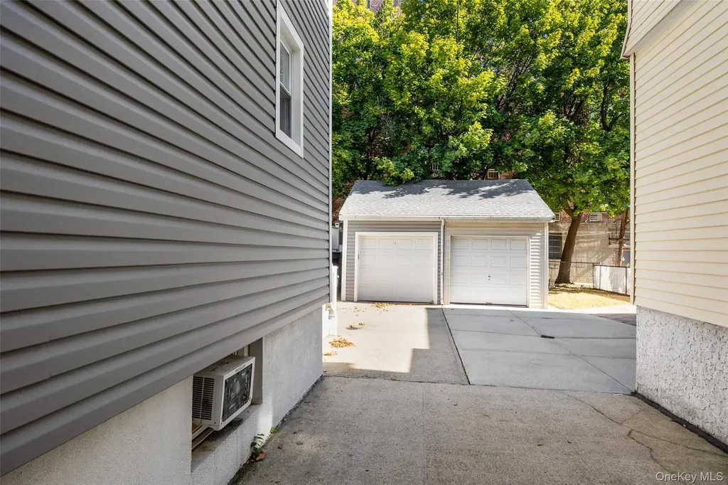 1946 Tomlinson Avenue Bronx NY 10461