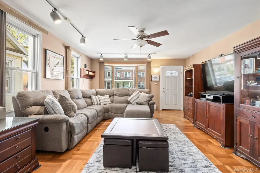1946 Tomlinson Avenue Bronx NY 10461