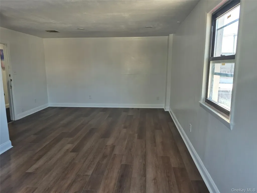 475 W Merrick Road Valley Stream NY 11580