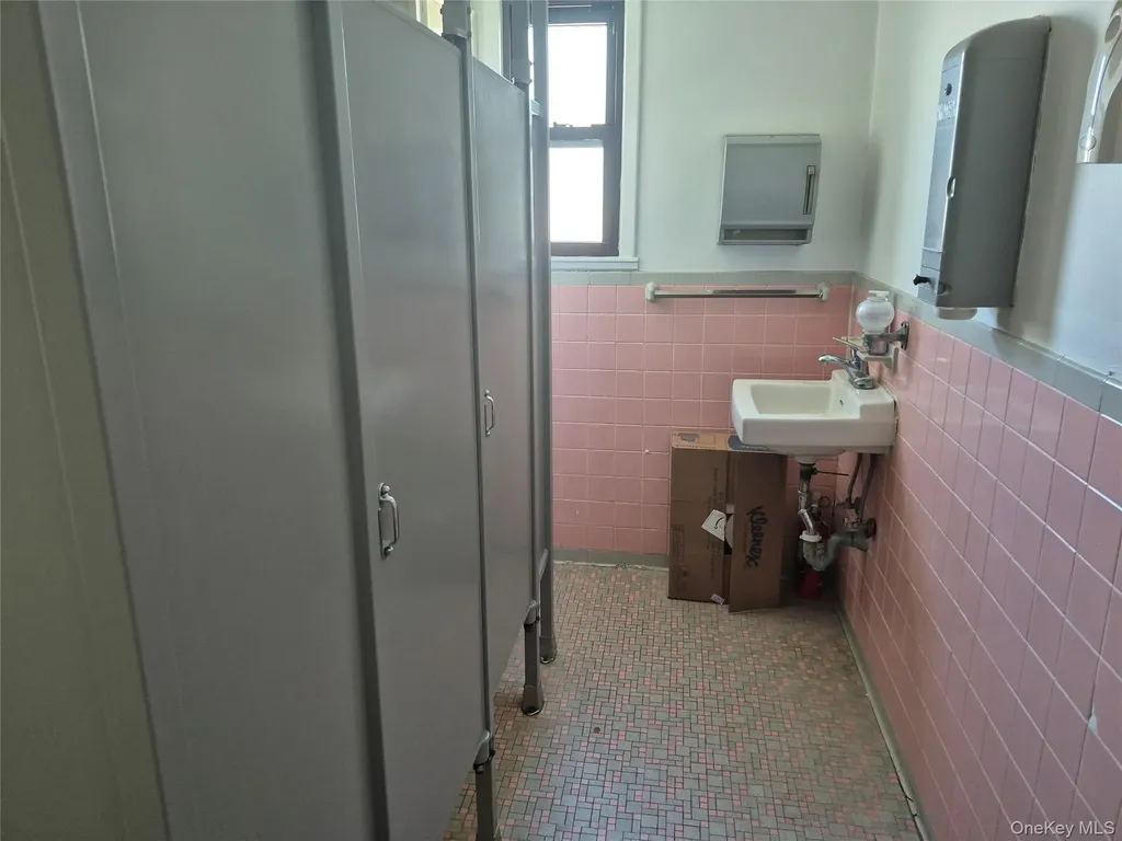 475 W Merrick Road Valley Stream NY 11580