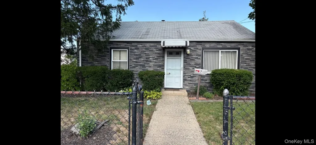 7 Pilot Street Hempstead NY 11550