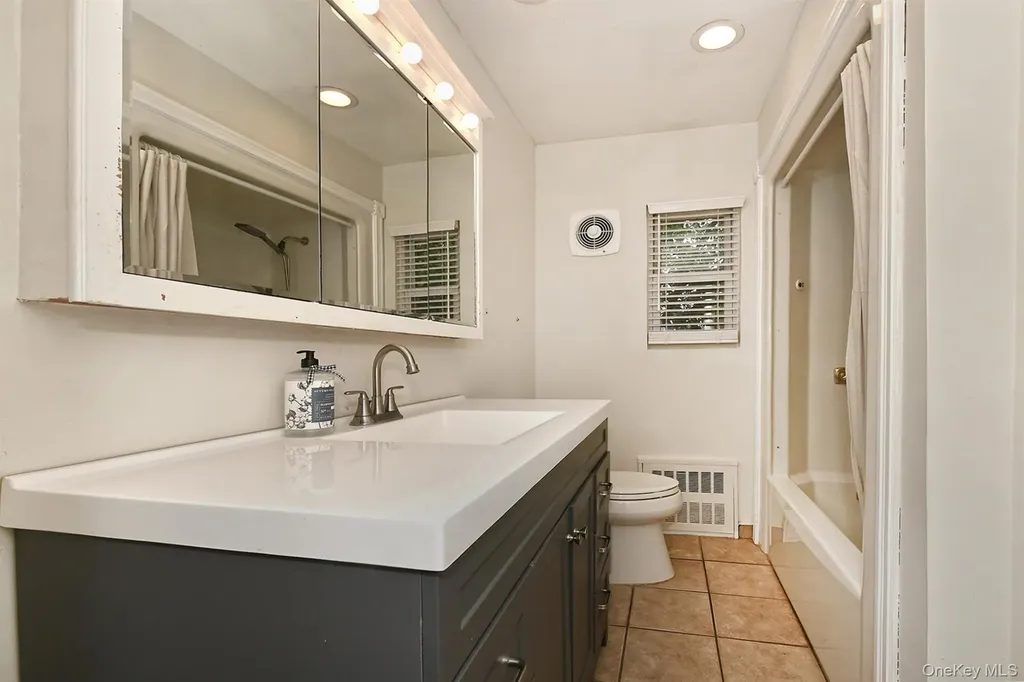 147 Brookside Drive Valley Stream NY 11581