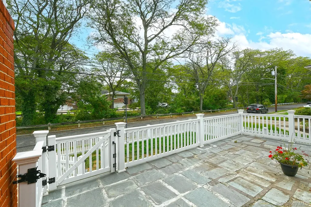147 Brookside Drive Valley Stream NY 11581
