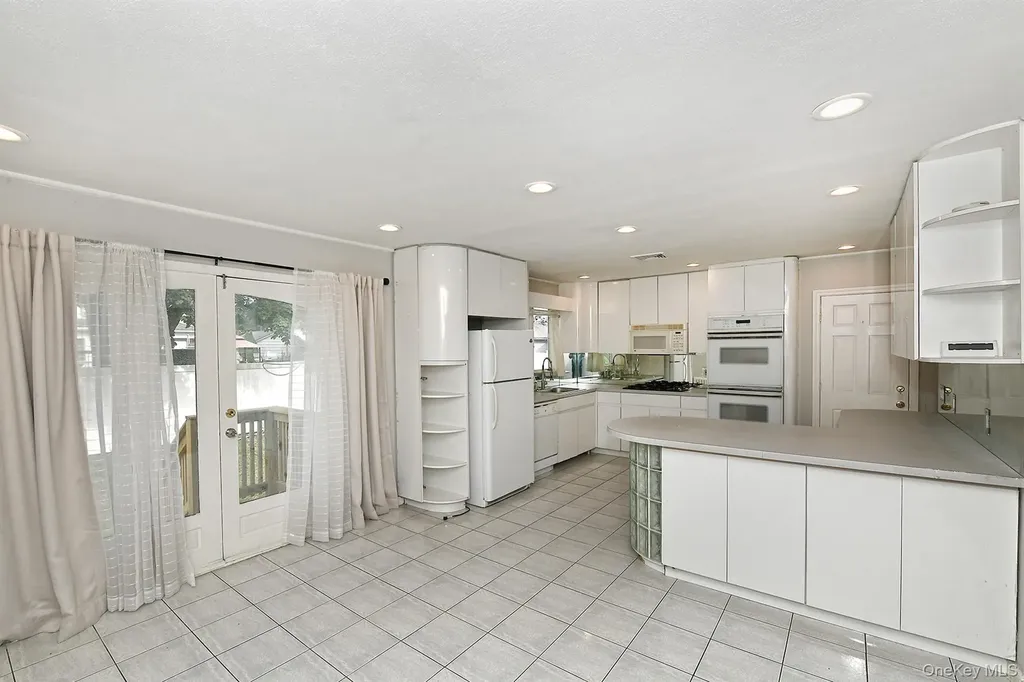 147 Brookside Drive Valley Stream NY 11581