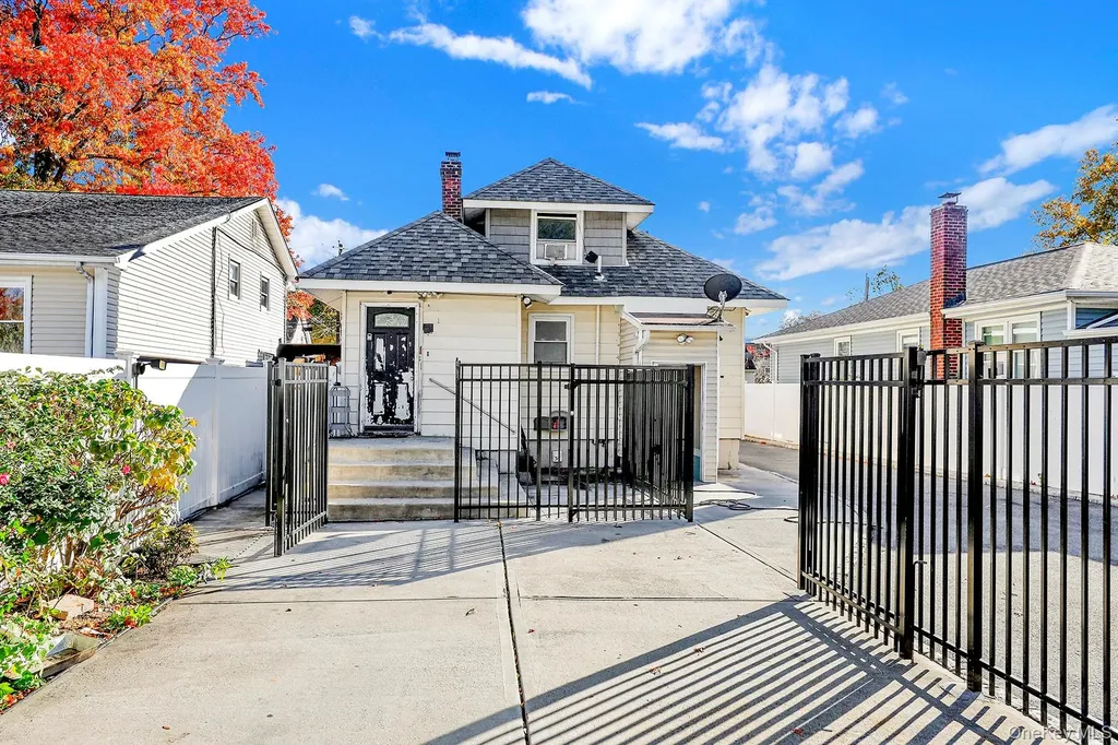 94 Woods Avenue Roosevelt NY 11575
