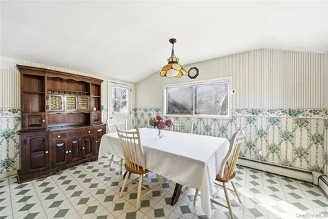 68 7th Street Bay Shore NY 11706