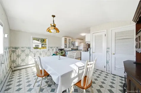 68 7th Street Bay Shore NY 11706