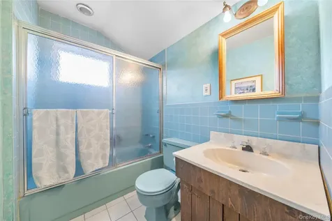 68 7th Street Bay Shore NY 11706