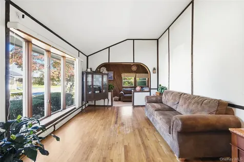 68 7th Street Bay Shore NY 11706