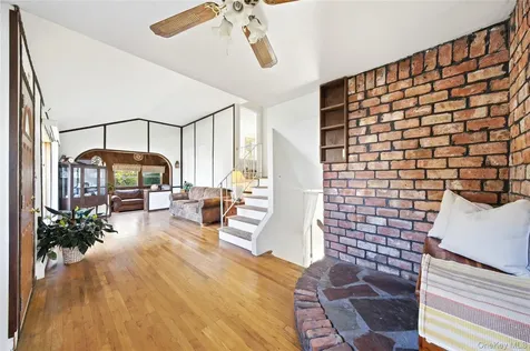 68 7th Street Bay Shore NY 11706