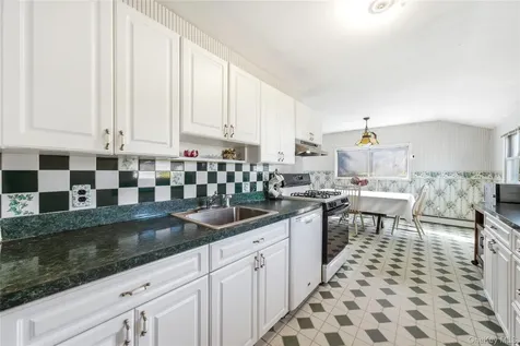 68 7th Street Bay Shore NY 11706