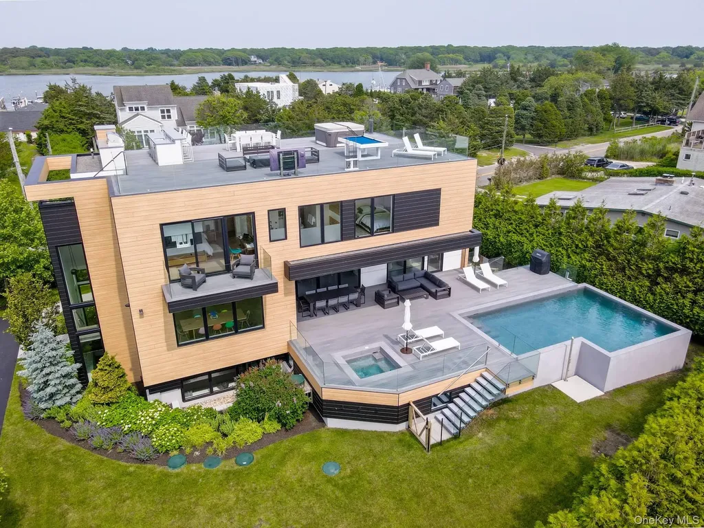 8 Middle Pond Lane Southampton NY 11968