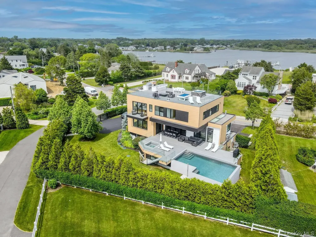 8 Middle Pond Lane Southampton NY 11968