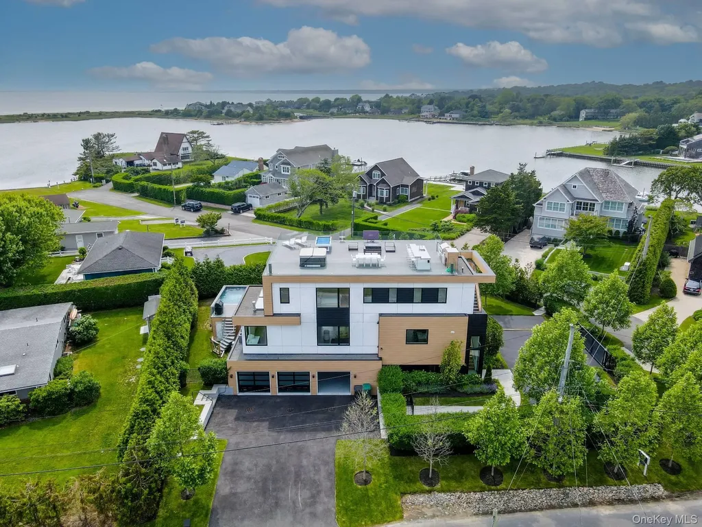8 Middle Pond Lane Southampton NY 11968