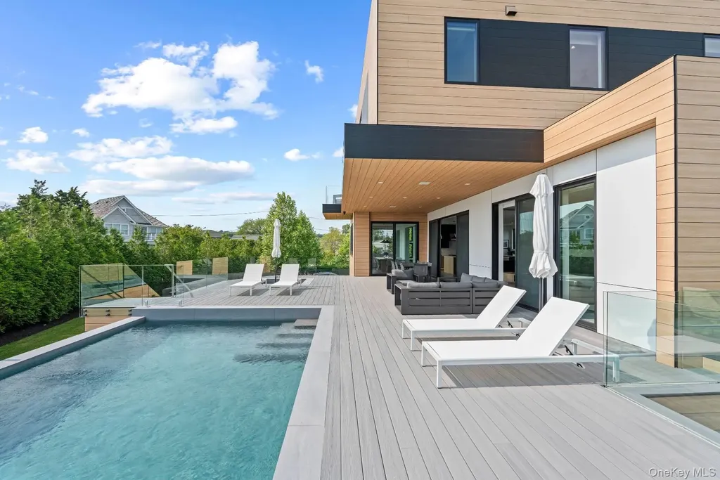8 Middle Pond Lane Southampton NY 11968