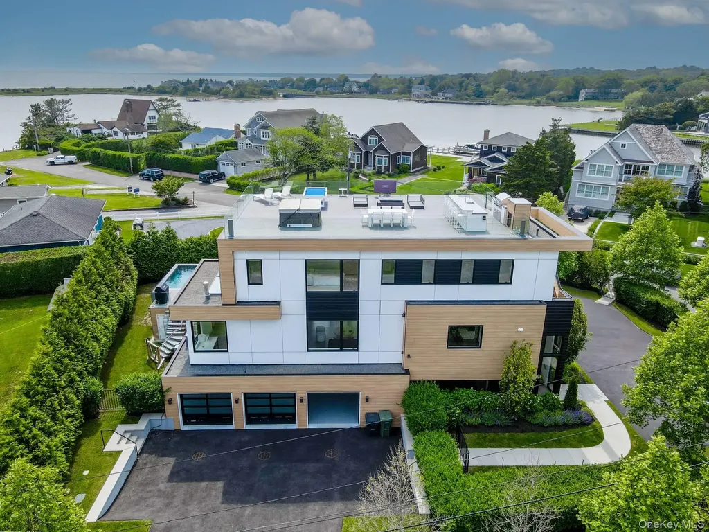8 Middle Pond Lane Southampton NY 11968