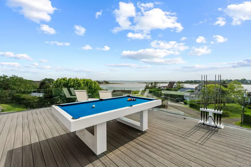 8 Middle Pond Lane Southampton NY 11968