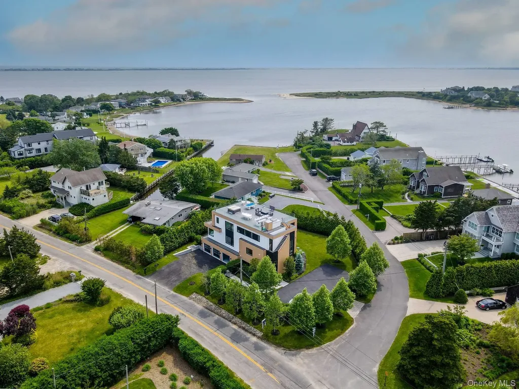 8 Middle Pond Lane Southampton NY 11968
