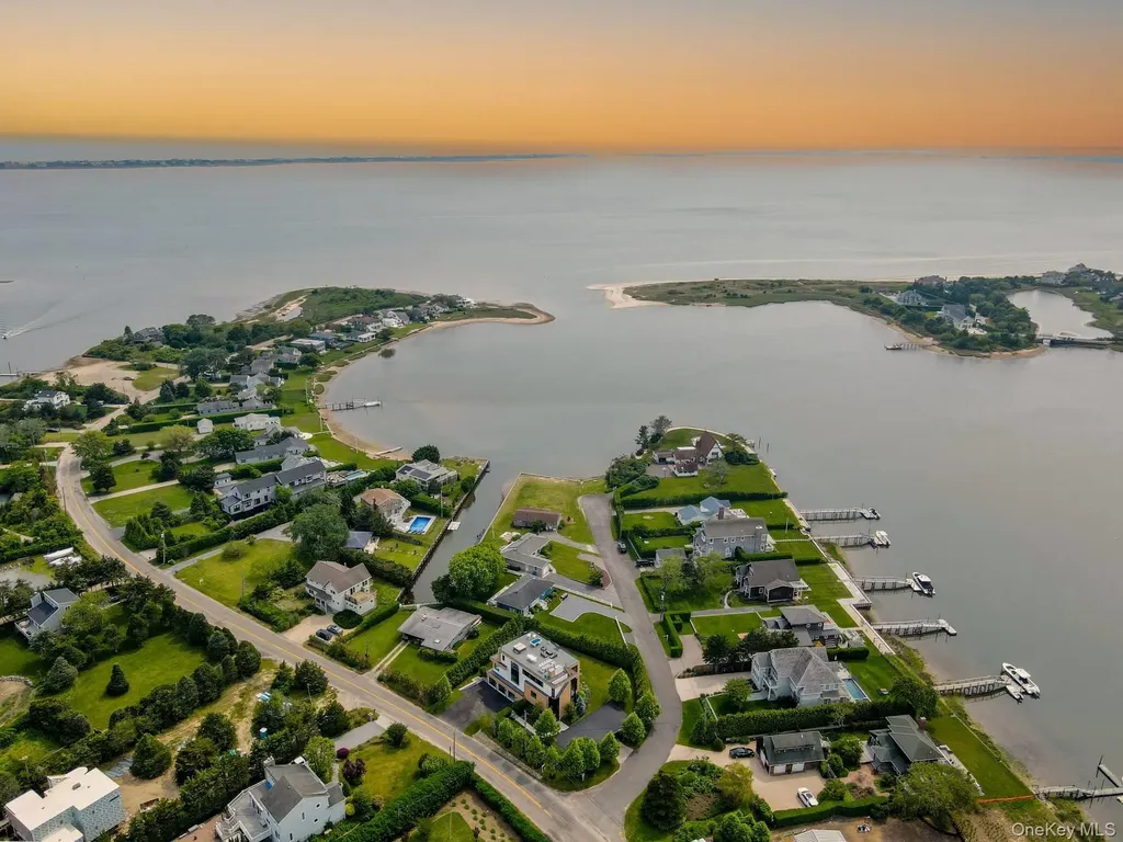 8 Middle Pond Lane Southampton NY 11968